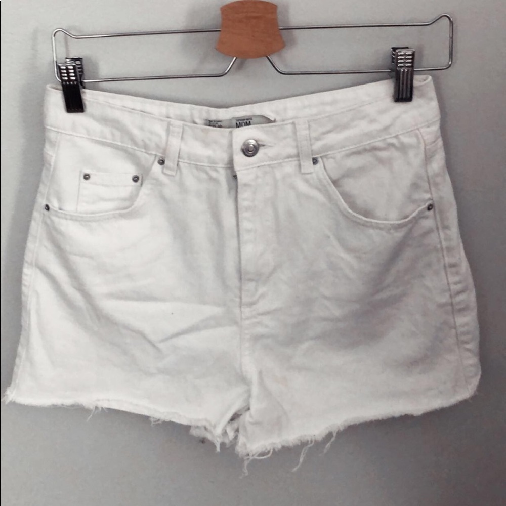 Top shop Moto white jean shorts! Size 6
